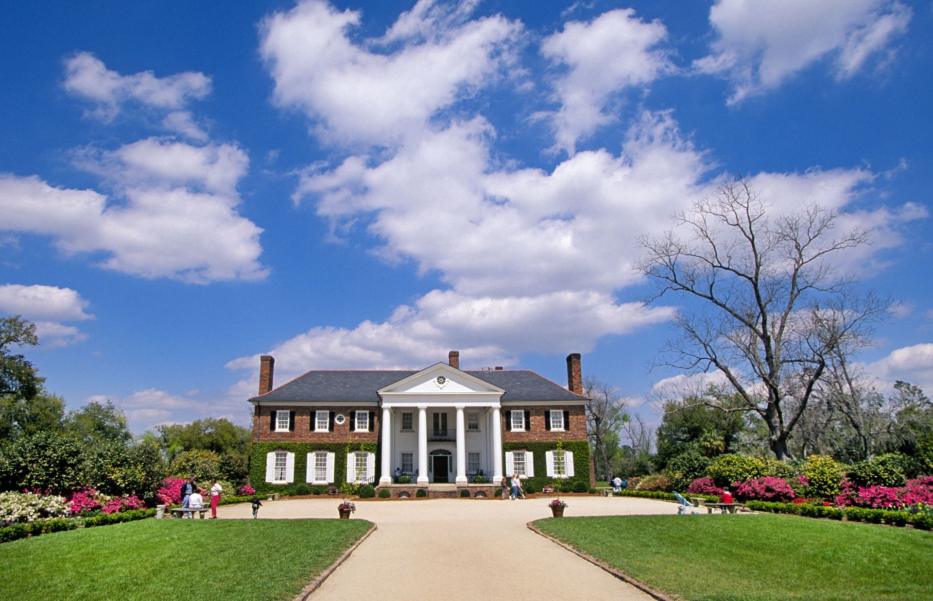 A view of Boone Hall Plantation, located in the district of Charleston, South Carolina. (Image via Getty)